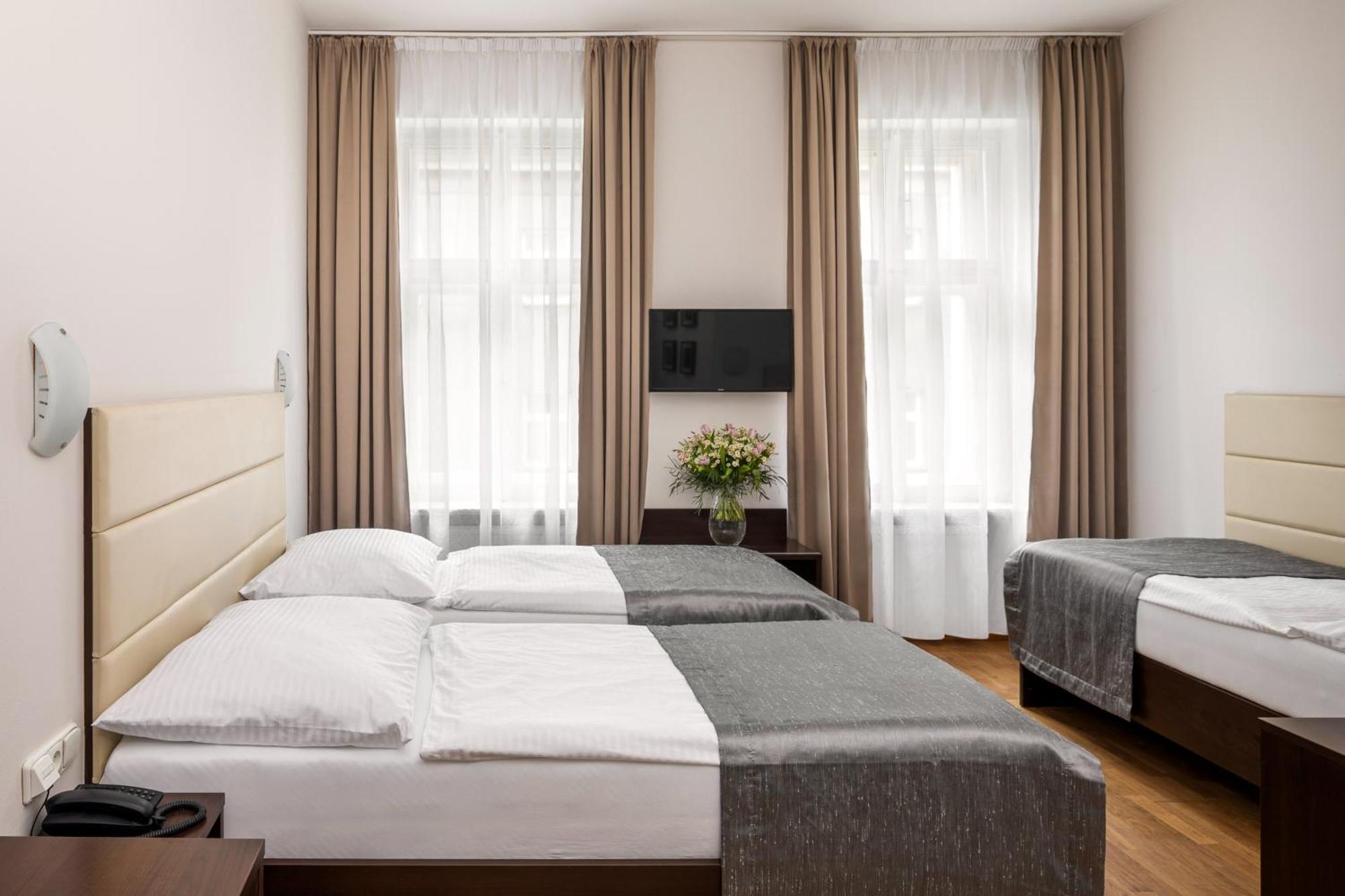 Hotel Unique Praha Bagian luar foto